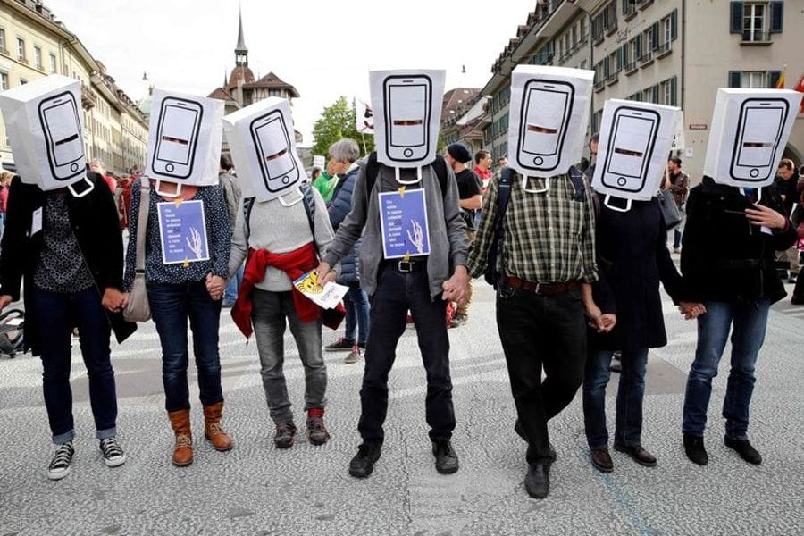Kénytelen volt megszólalni a WHO: Az 5G nem terjeszti a koronavírust