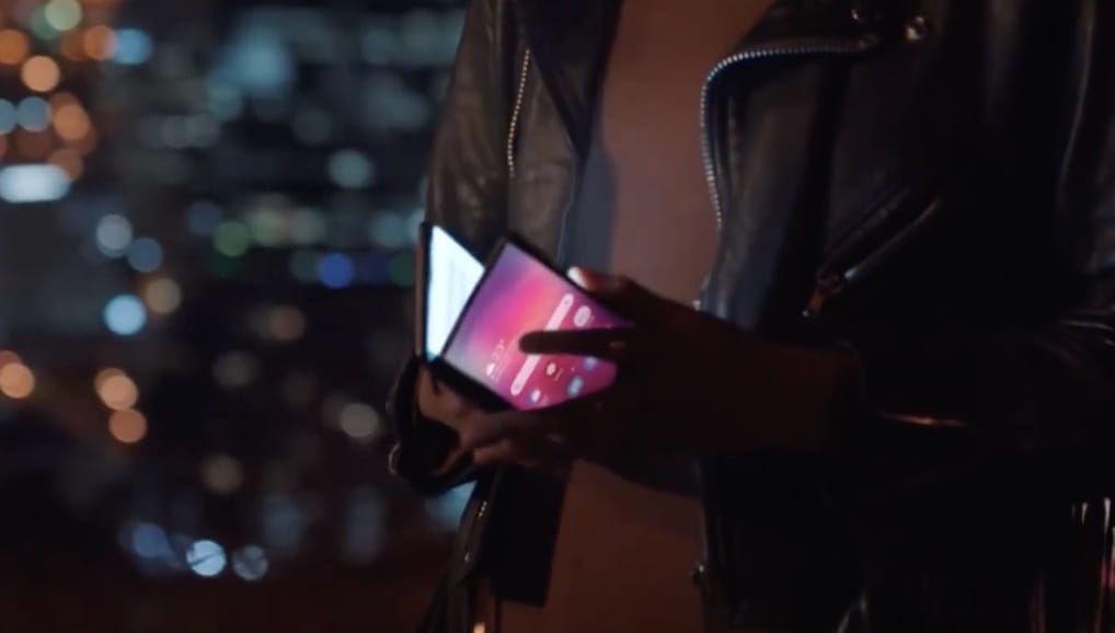 Óriásit bakizott a Samsung, kikerült egy videó a hajlítható kijelzős mobilról