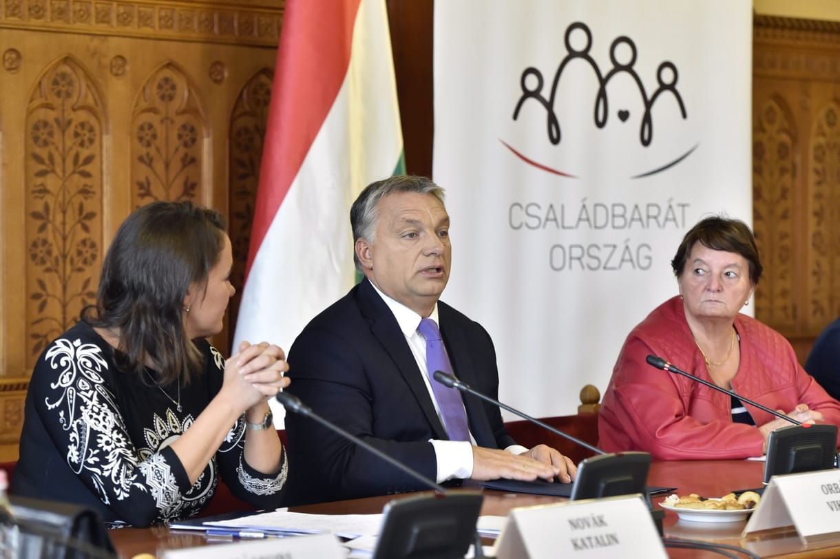 Orbán ismét beígérte a karácsonyi Erzsébet-utalványt