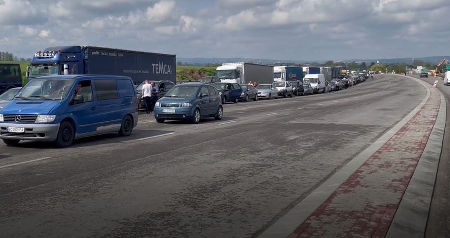 Vámmentesen vihetik most haza a külföldön vett autókat az ukránok – videós riport