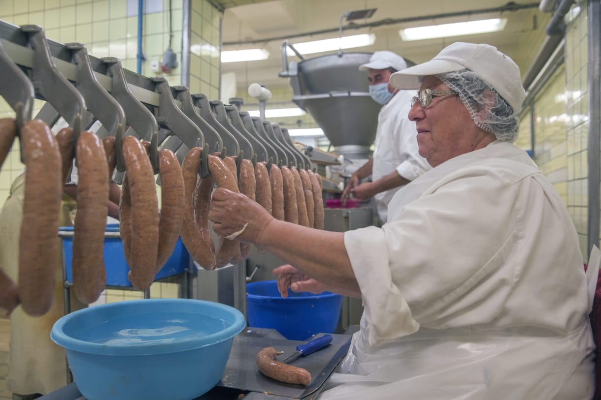 Csaknem félmilliárdot oszt szét a munkások között a leköszönő igazgató