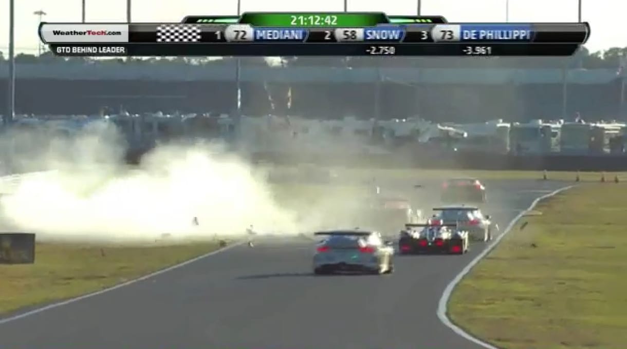 Padlógázzal találta el a poroszkáló Ferrarit egy Corvette - videó