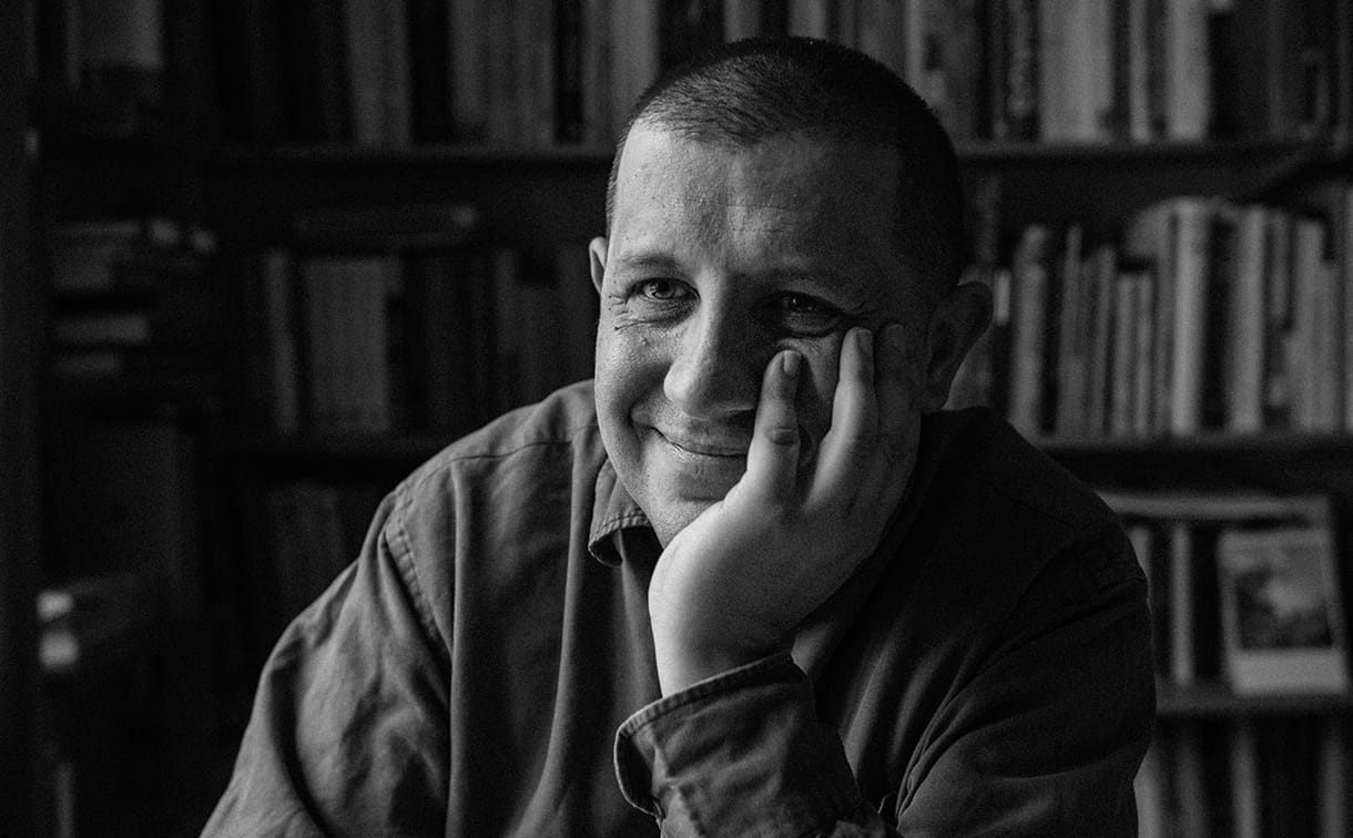 Szikár humorral ír az édesanyjáról új könyvében Marcin Wicha