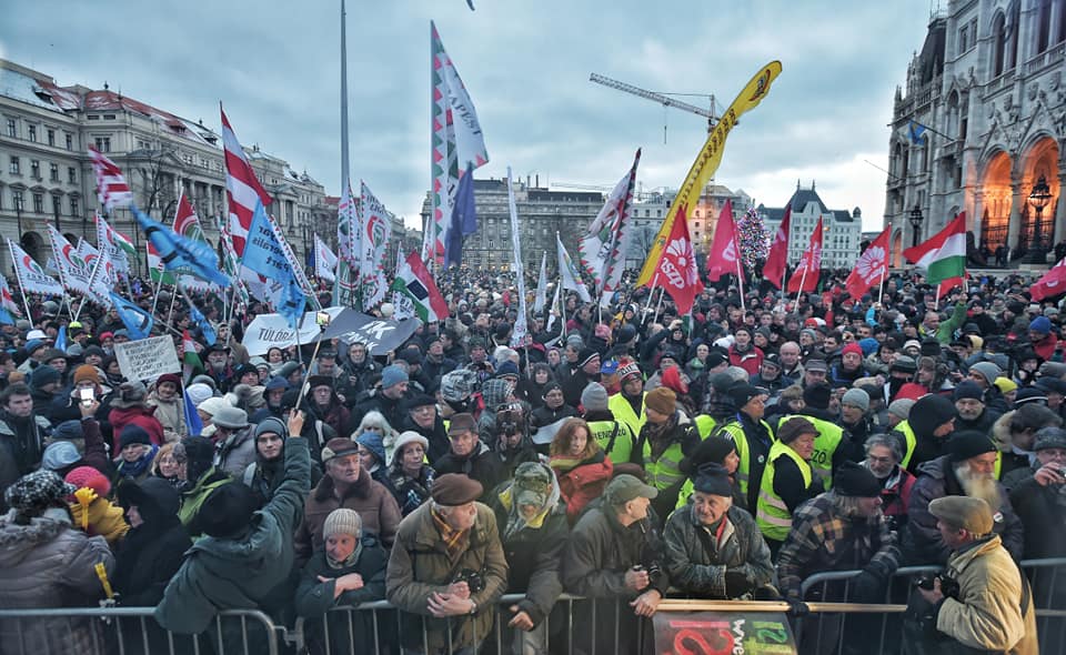 Jogellenesen hozta nyilvánosságra az Origo a rabszolgatörvény elleni tüntetések szervezőinek nevét