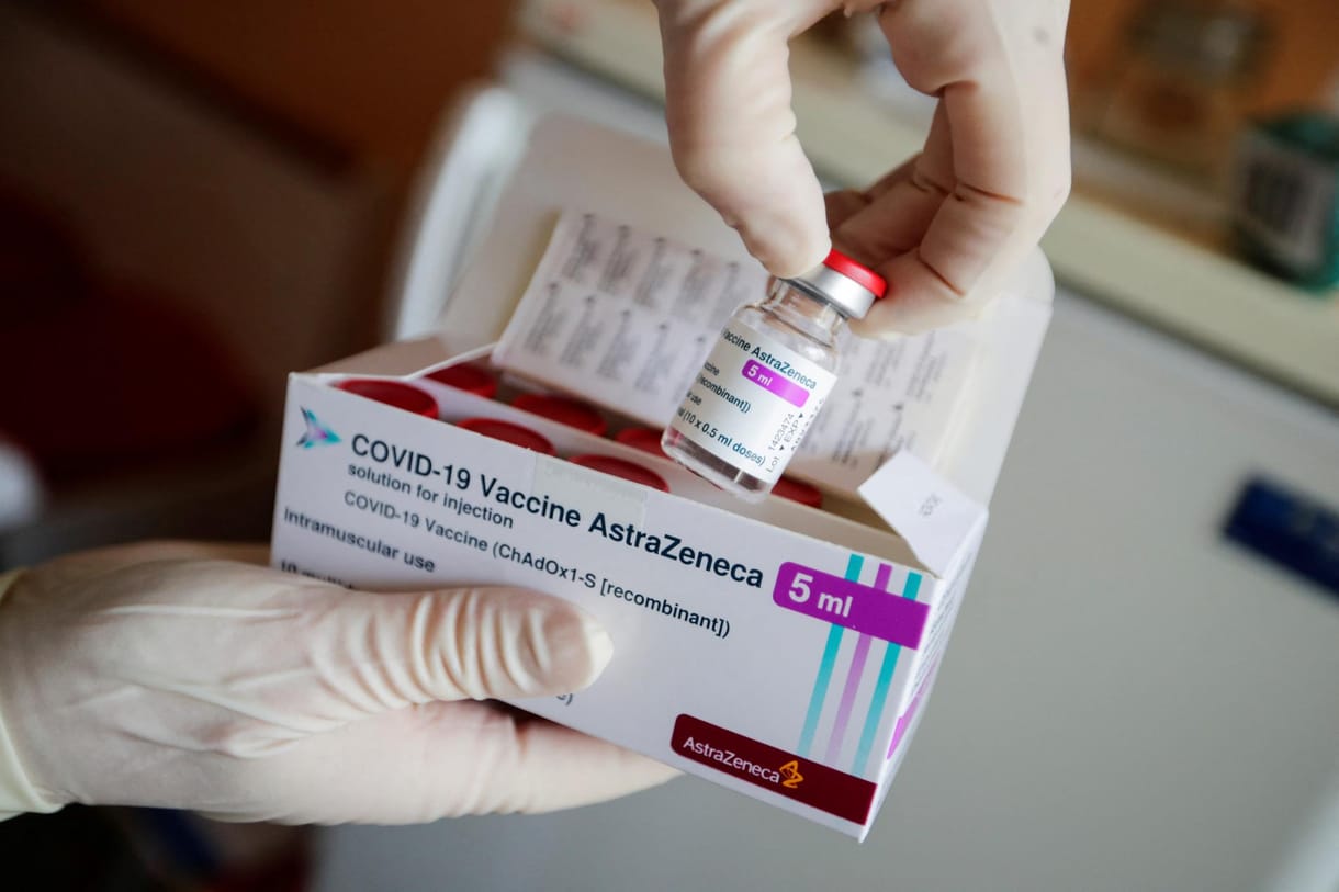 AstraZeneca-oltás: az óvatosság indokolt, a pánik nem a szakemberek szerint