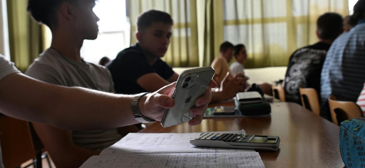 Jantek Gyöngyvér klinikai szakpszichológus: A telefon akkor is zavarhatja a tanulást, ha az asztalon vagy a táskánkban van