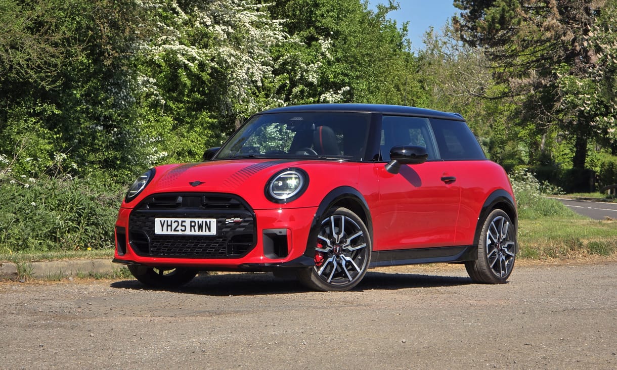 A legenda tovább él: Angliában vallattuk a méregzsák új Mini JCW-ket
