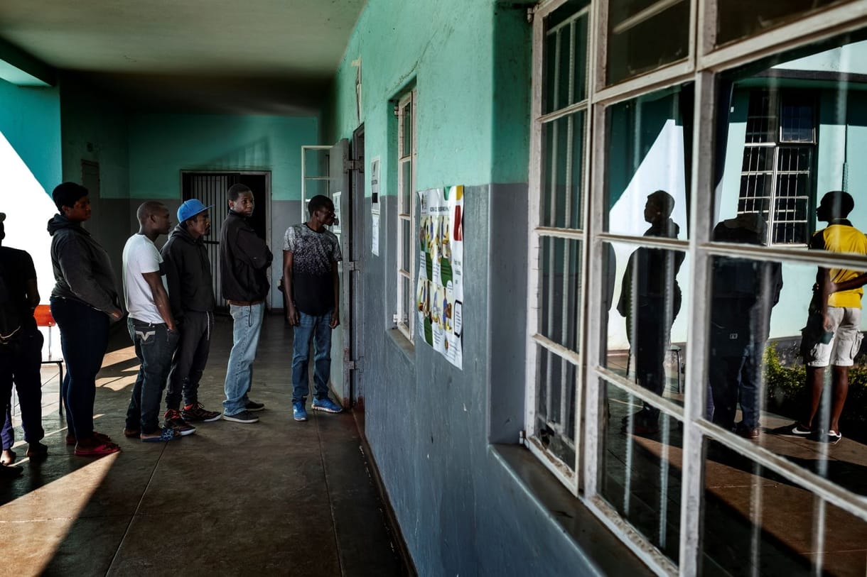 Szexbotrányba keveredett Zimbabwe alelnöke