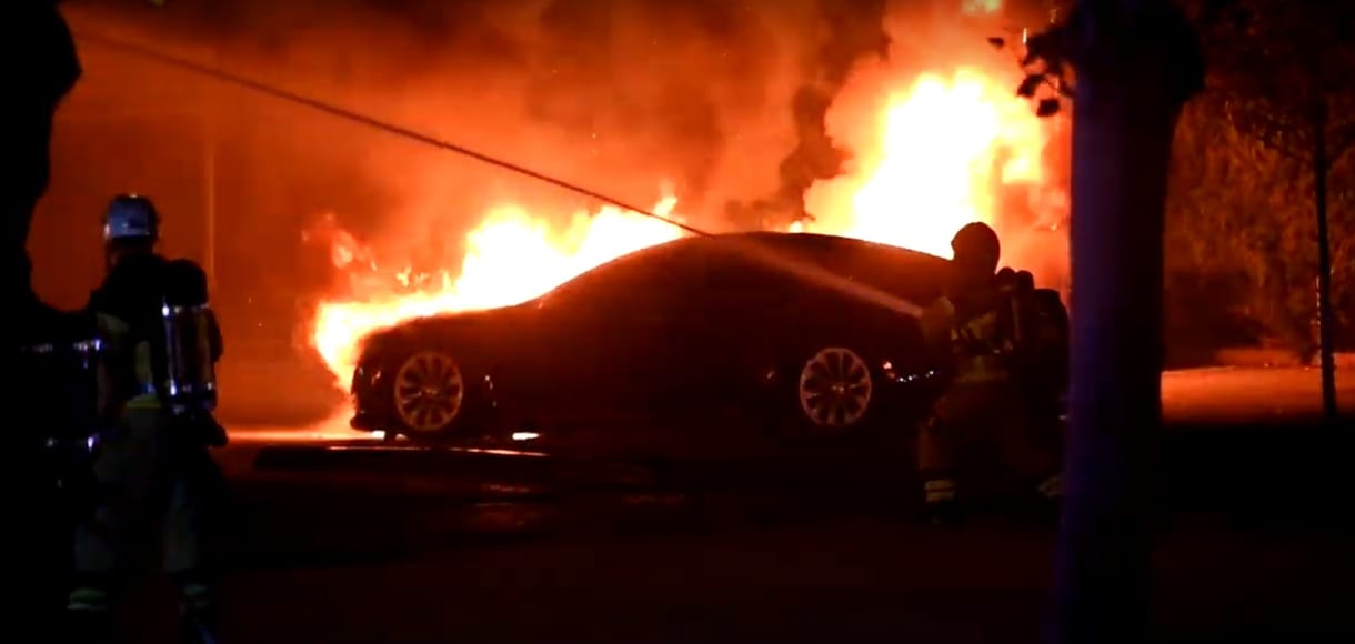 Teslák lángoltak Malmőben, a rendőrség nyomozást indított – videó