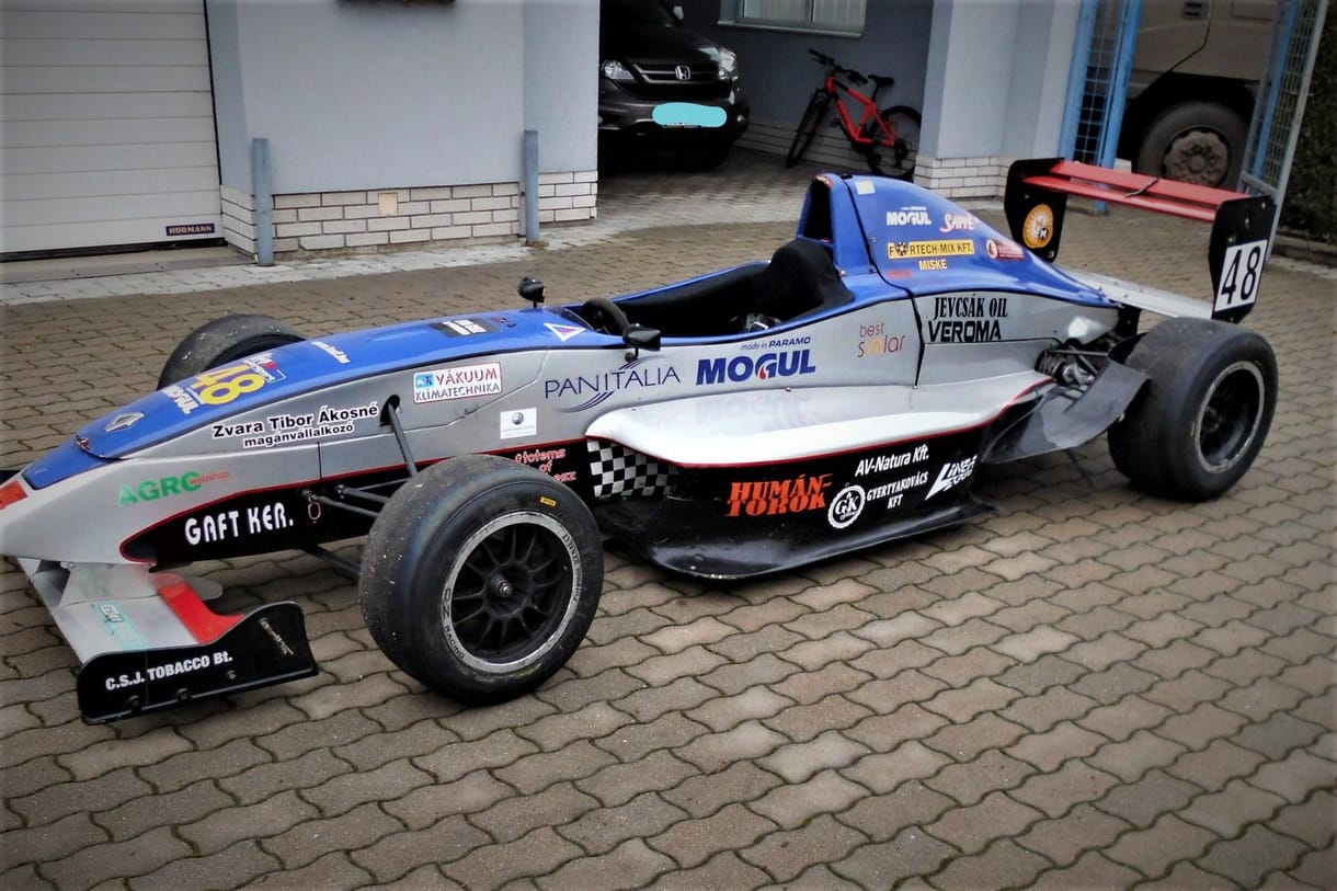 Formula-versenyautókat vehet a NAV árverésén