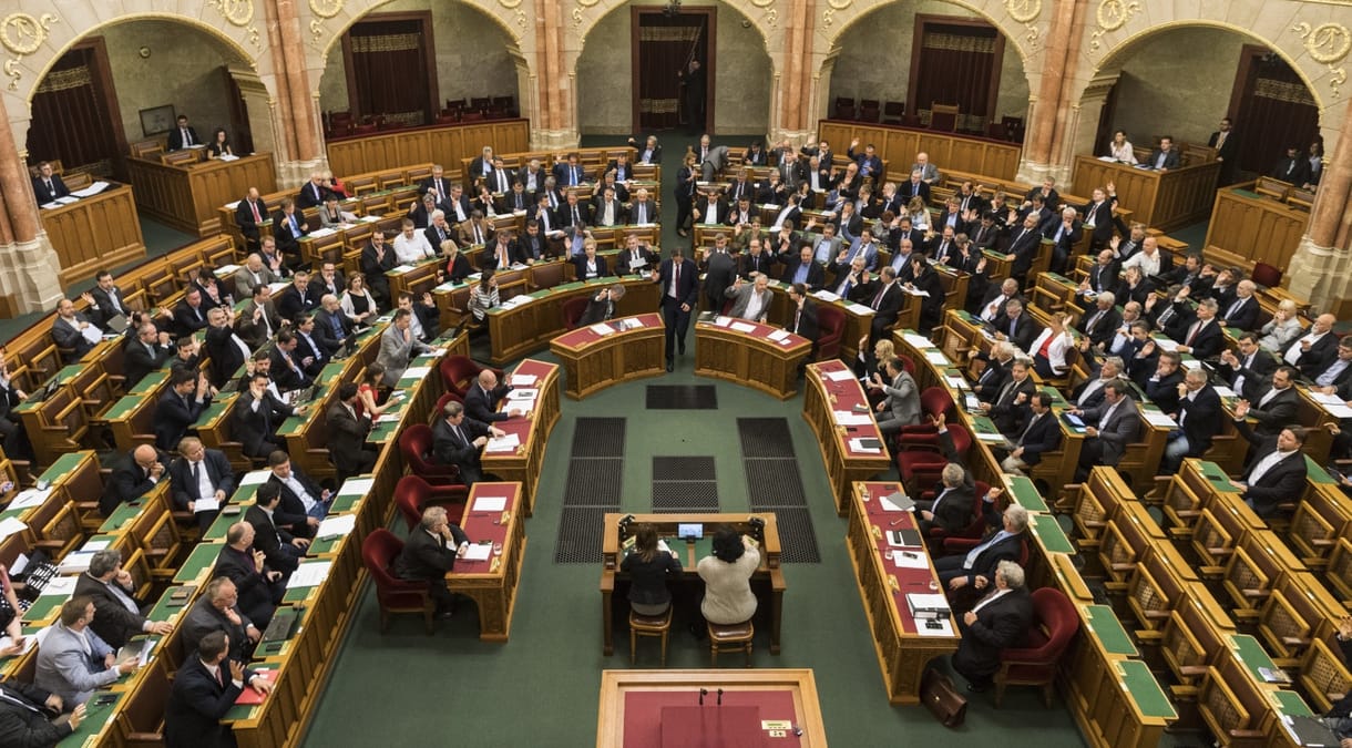 Pörög az ingatlanbiznisz a parlamentben