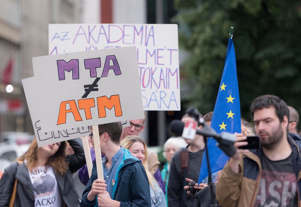 Az Állami Számvevőszék elnöke kioktatja az MTA főtitkárát