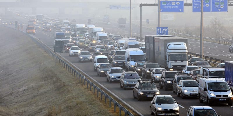 Több kilométeres dugó alakult ki baleset miatt az M0-son