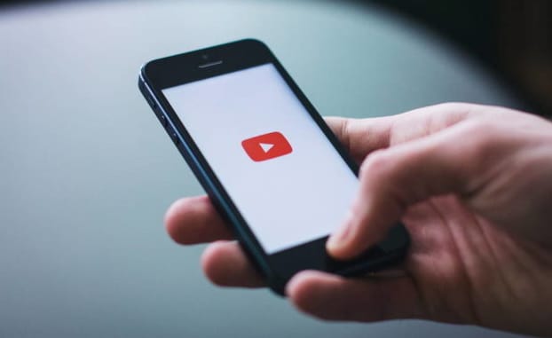 Összefogtak a videósok, diszkrimináció miatt perlik a YouTube-ot és a Google-t