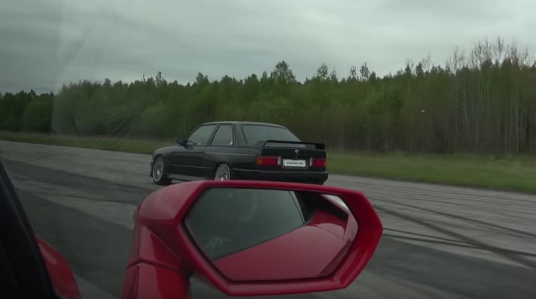 Porig alázta az M3-as BMW a Lamborghinit – videó