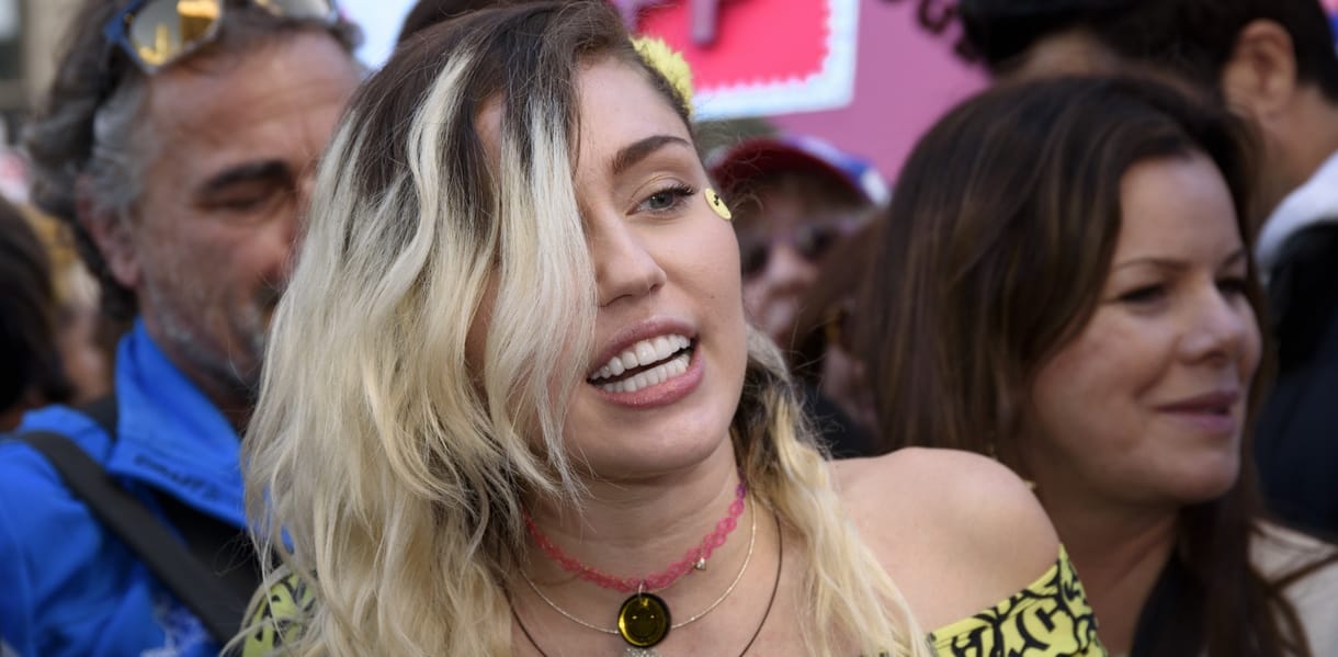 Miley Cyrus már nem nyalna láncot meztelenül egy vasgolyón ülve