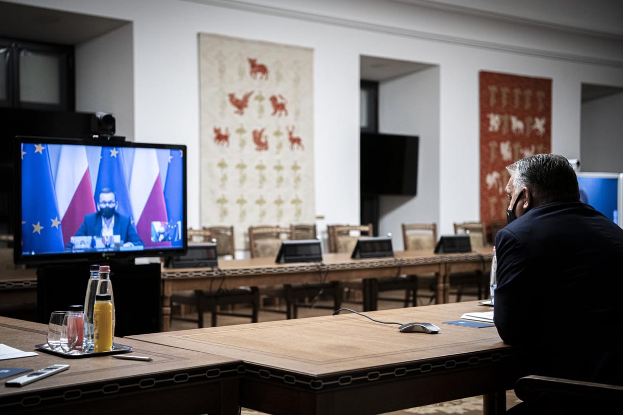 Orbán Viktor videokonferencián egyeztetett a járvány kezeléséről