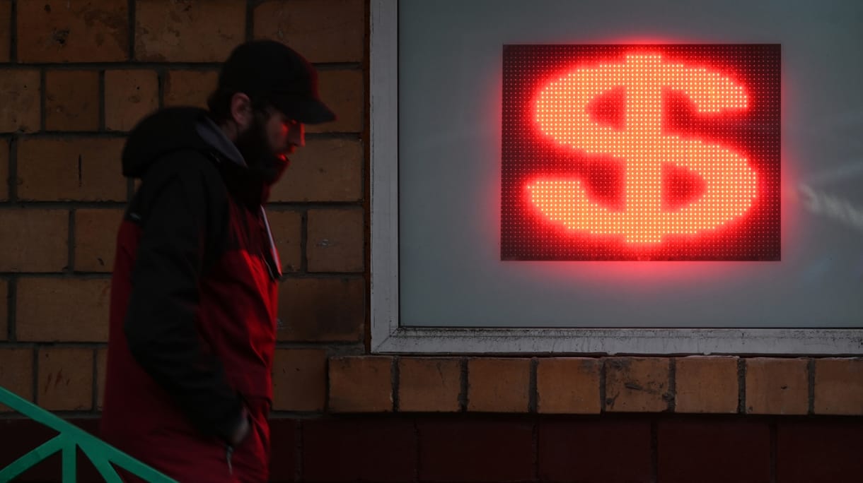 Korlátozták Oroszországban a devizahozzáférést, már nem lehet eurót váltani