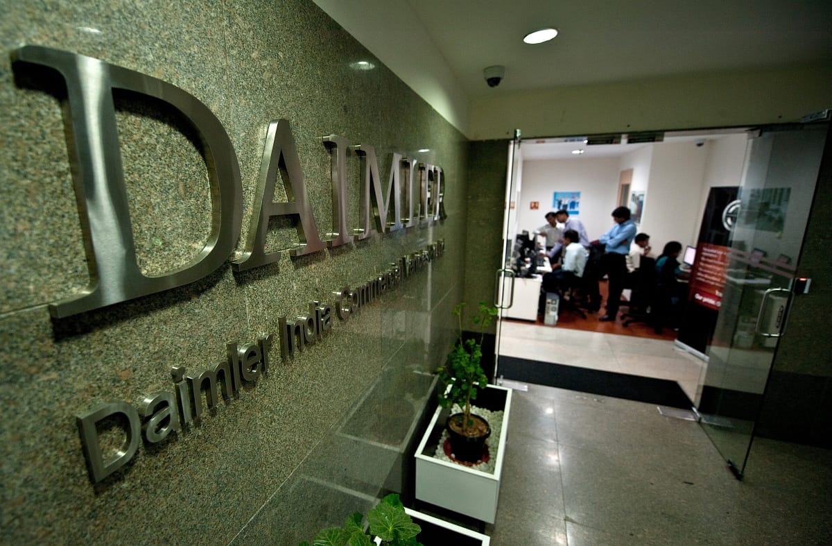 Razziát tartottak a Daimlernél a német rendőrök