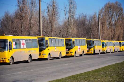 Ukrán főügyészség: tűz alá vettek egy civilekkel teli buszt Harkivnál, heten meghaltak