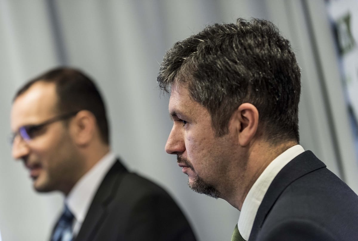 Hadházy Ákos: kamucégekre mentek el az oktatásra szánt milliárdok