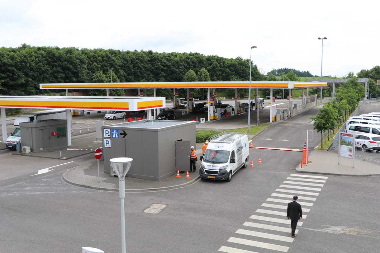 Logikus: a benzinkúton lesz az elektromos töltőállomás