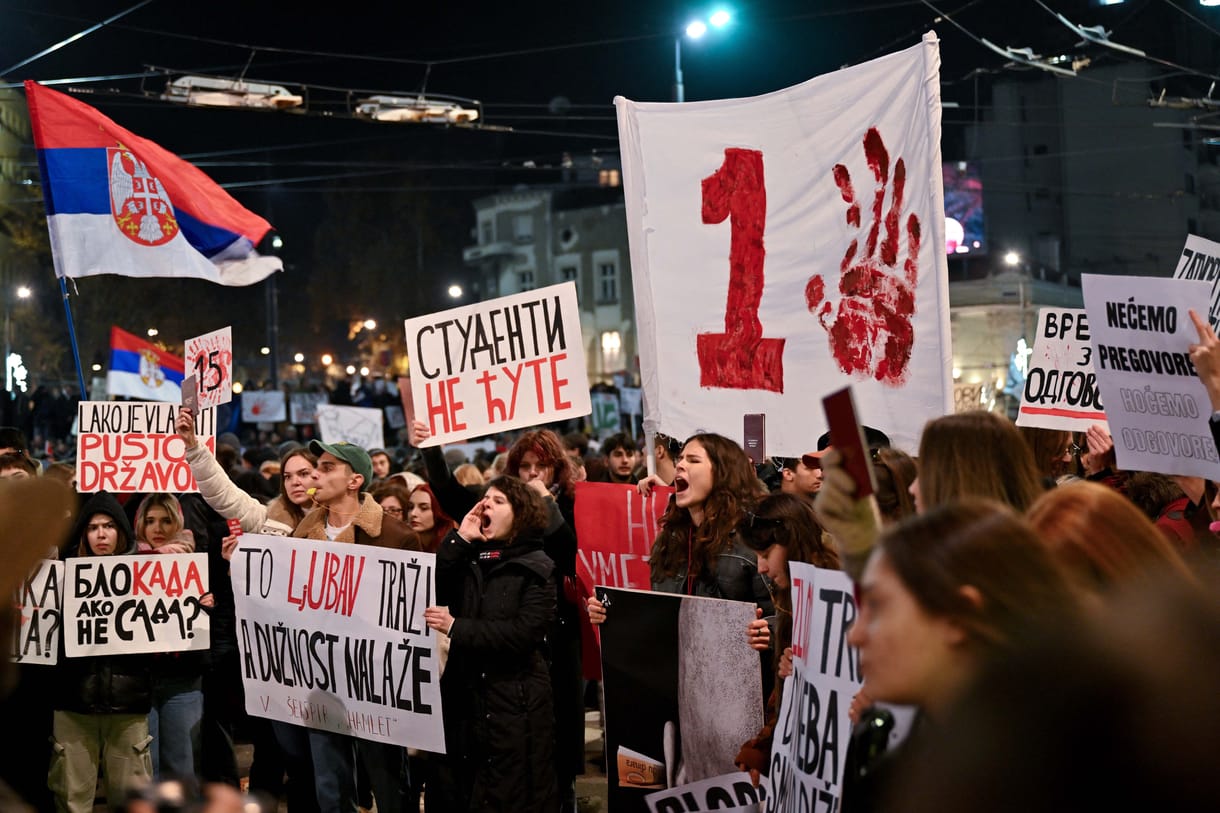 Ismét többezres kormányellenes tiltakozást tartottak Belgrádban