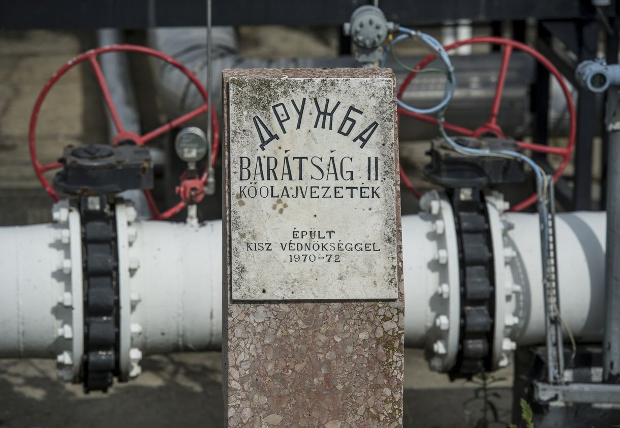 Újra pesszimizmus uralkodik, visszatért 100 dollár fölé az olajár