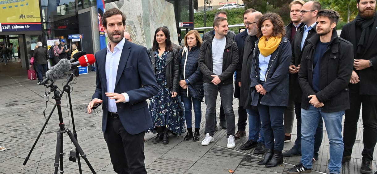 Három momentumost ütött meg egy férfi a hétfői sajtótájékoztatón