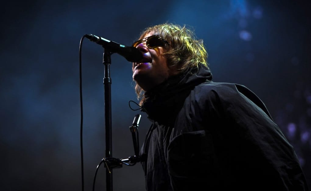 Darabokra tört a szakításnál, most 400 ezer eurót fizettek az Oasis egy legendás gitárjáért