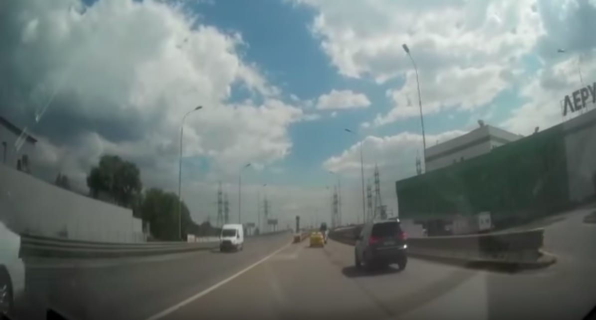 Videó: ennél az orosz sofőrnél keresve sem lehetne rosszabbat találni