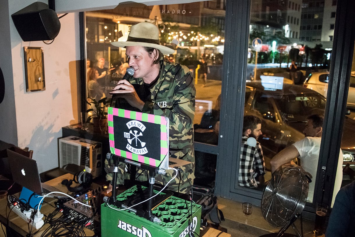 Így DJ-zett a budapesti éjszakában az Arcade Fire frontembere (fotók)