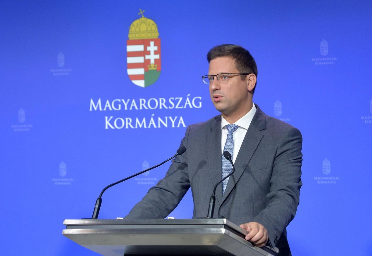 Gulyás Gergely szerint a Ryanair vezetője „túl fiatalon túl sok alkoholhoz jutott”