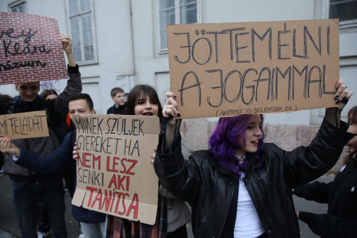Leül a kormány a pedagógusszervezetekkel: „Annyi történt, hogy kicsit sokan mentek el a vasárnapi tüntetésre”