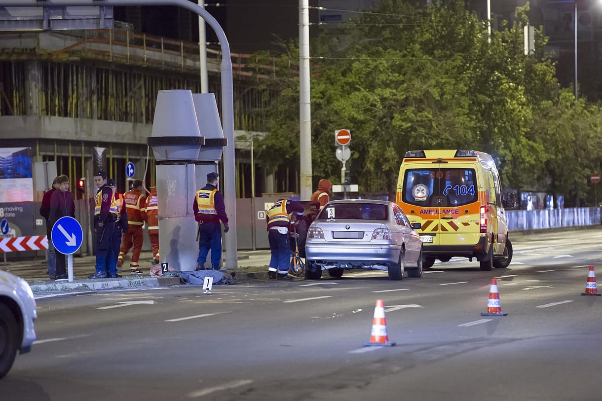 Halálra gázoltak egy embert késő este Budapesten - fotók