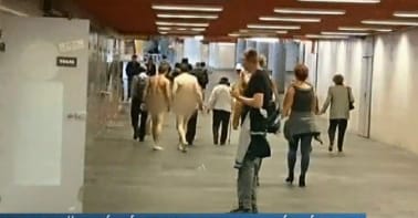 Újabb meztelen emberek sétáltak egy budapesti aluljáróban - videó