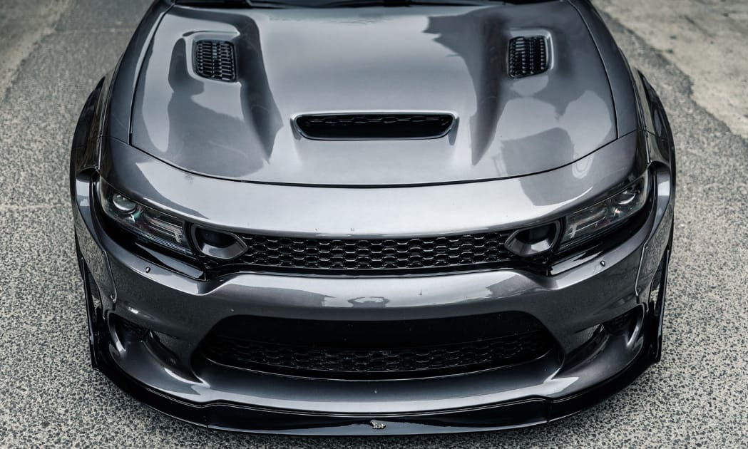 Ez a 700 lóerősnél bőven erősebb Dodge újraértelmezi a sportos családi autó fogalmát