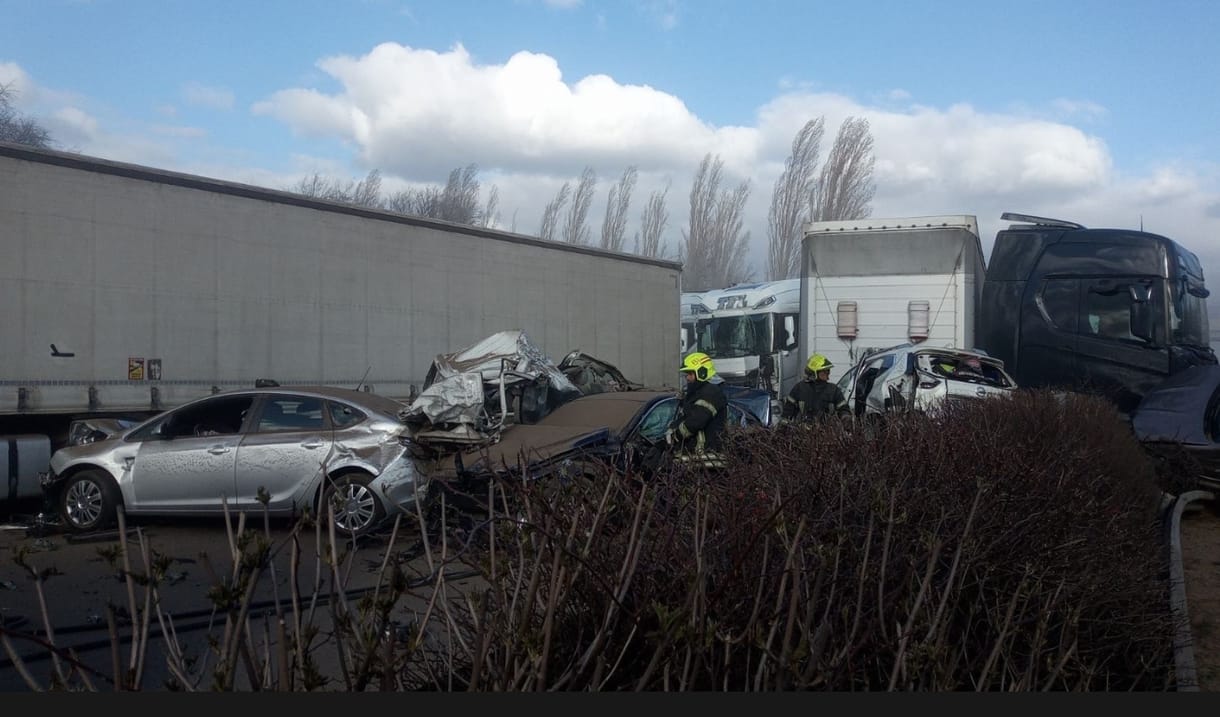 2,5 órával a tömegbaleset előtt volt egy másik baleset is az M1-es autópályán