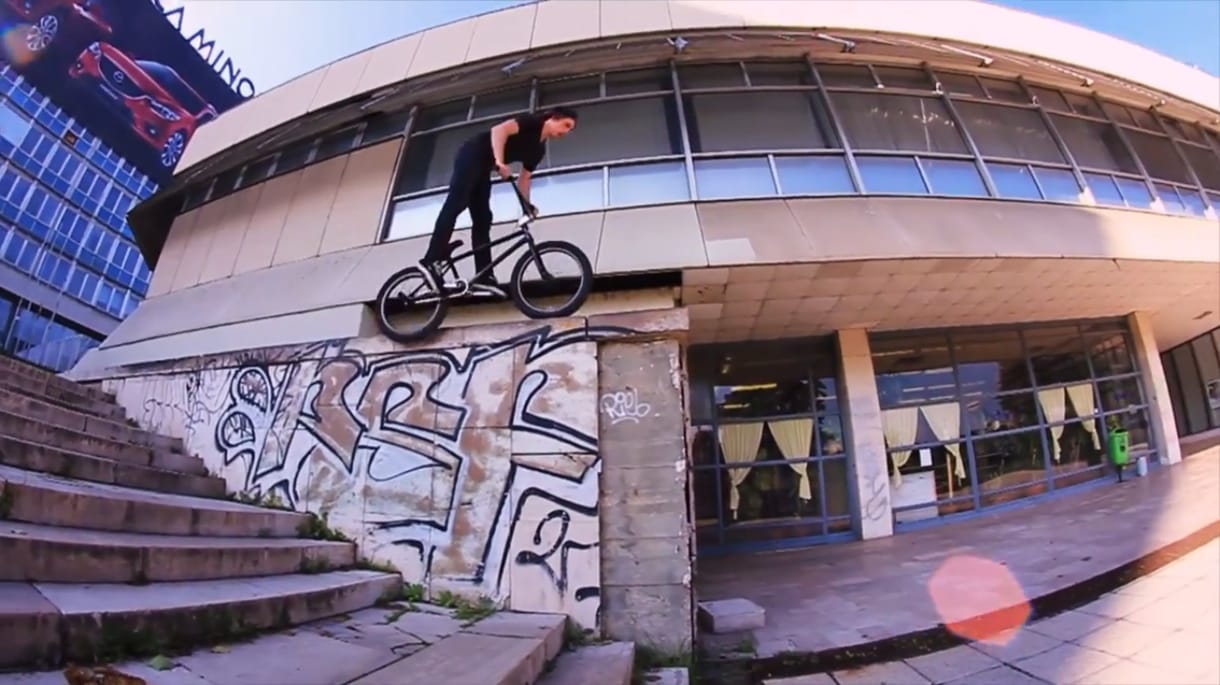 Magyar BMX-es trükkjeit csodálja a brit szakma