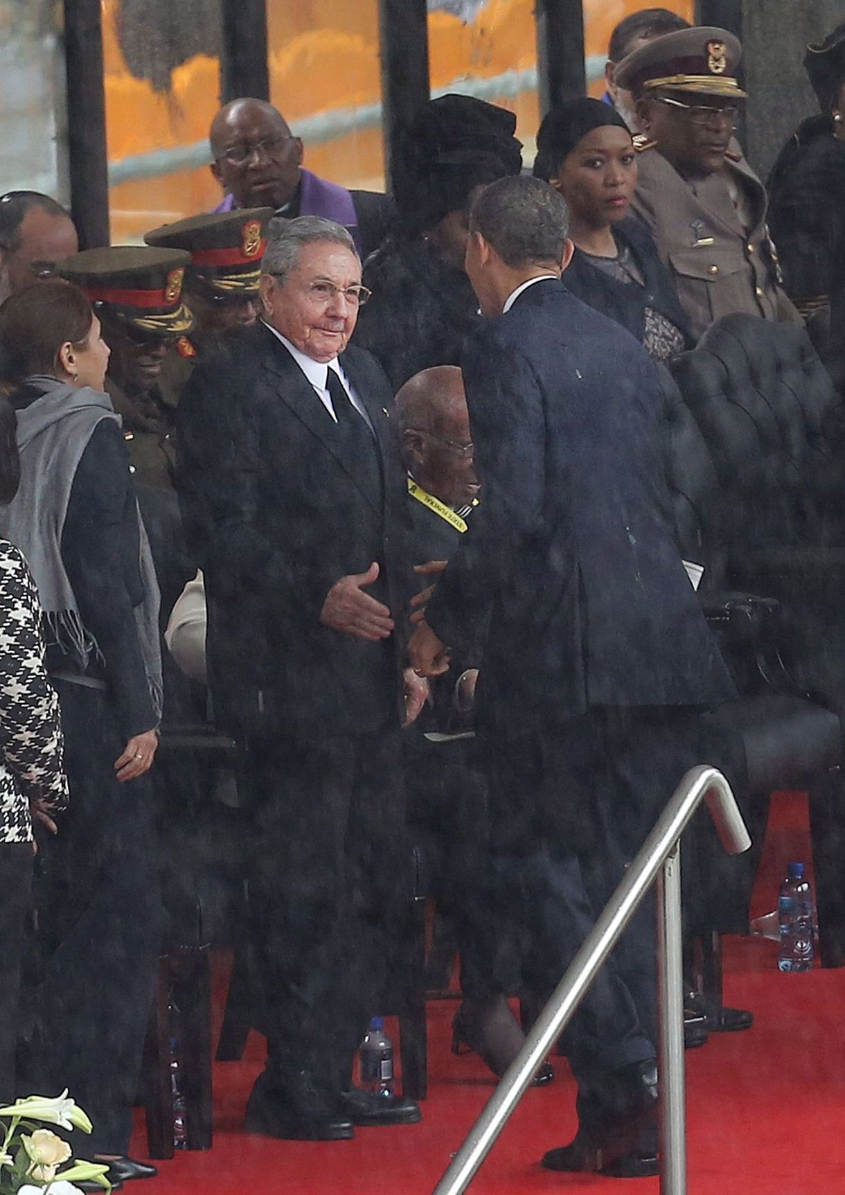 Gyomorforgatónak tartják az Obama-Castro kézfogást