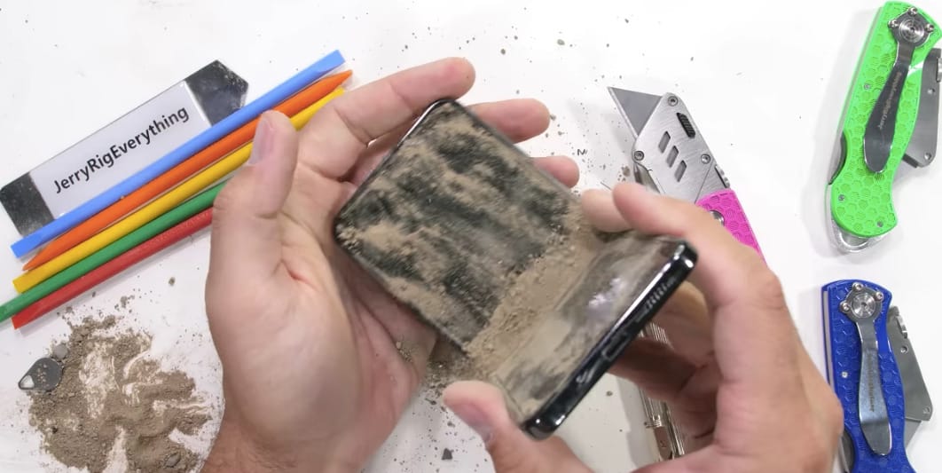 Égették, karcolták, hajlították: így bírta a Samsung Galaxy Z Flip4