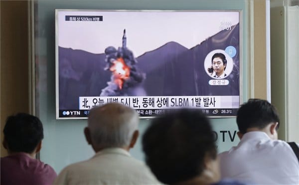Tengeralattjáróról indított rakétát Észak-Korea