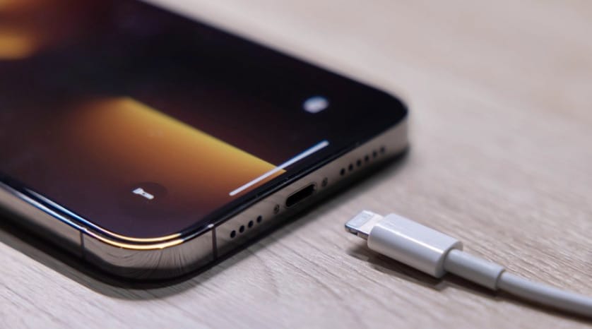 Éjjel tölti az iPhone-ját? Helyette inkább ezt tegye