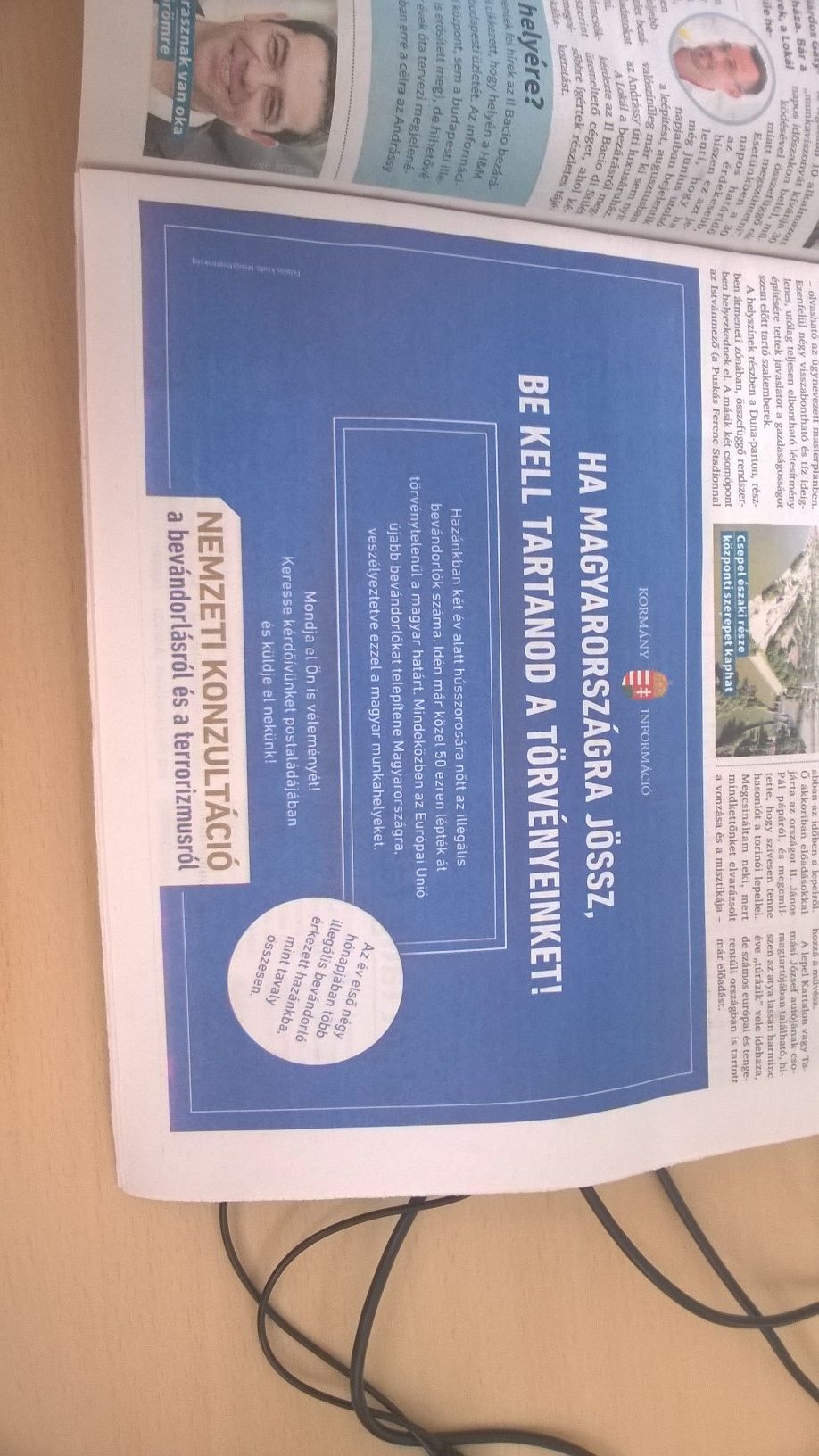 Közel egymilliárdért hirdethetett az állam a Habony-féle lapban