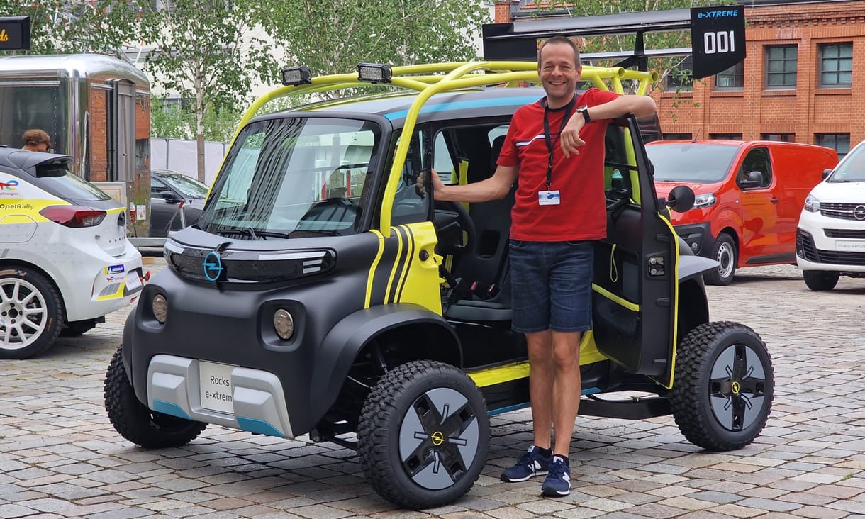 Aszfalt helyett retinát szaggat: behuppantunk az Opel extrém mikroautójába