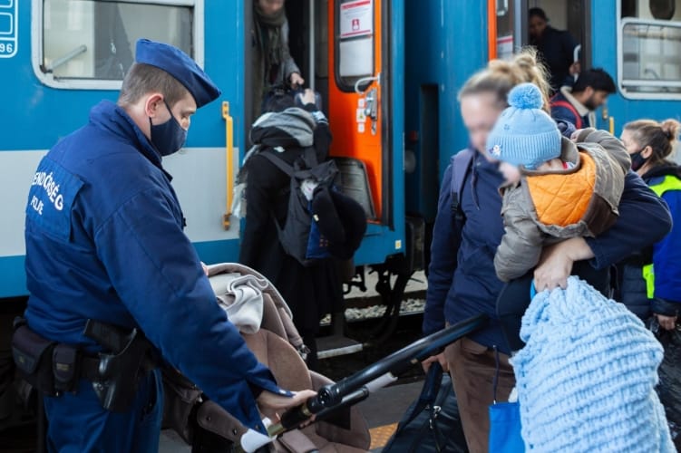 Több mint 4 ezer menekült érkezett Budapestre kedden