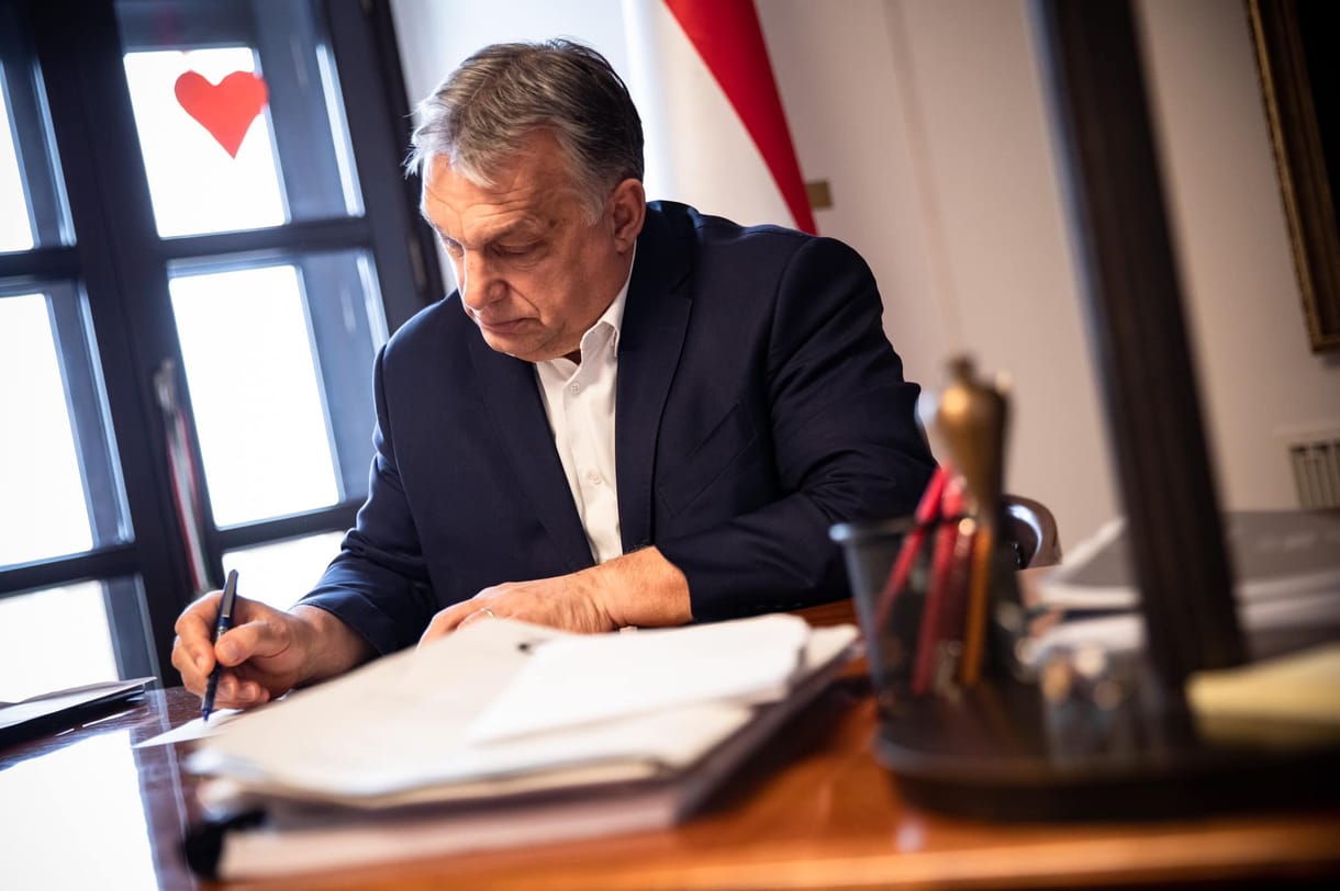 A kormány közzétette, kik kapnak bértámogatást a lezárások miatt