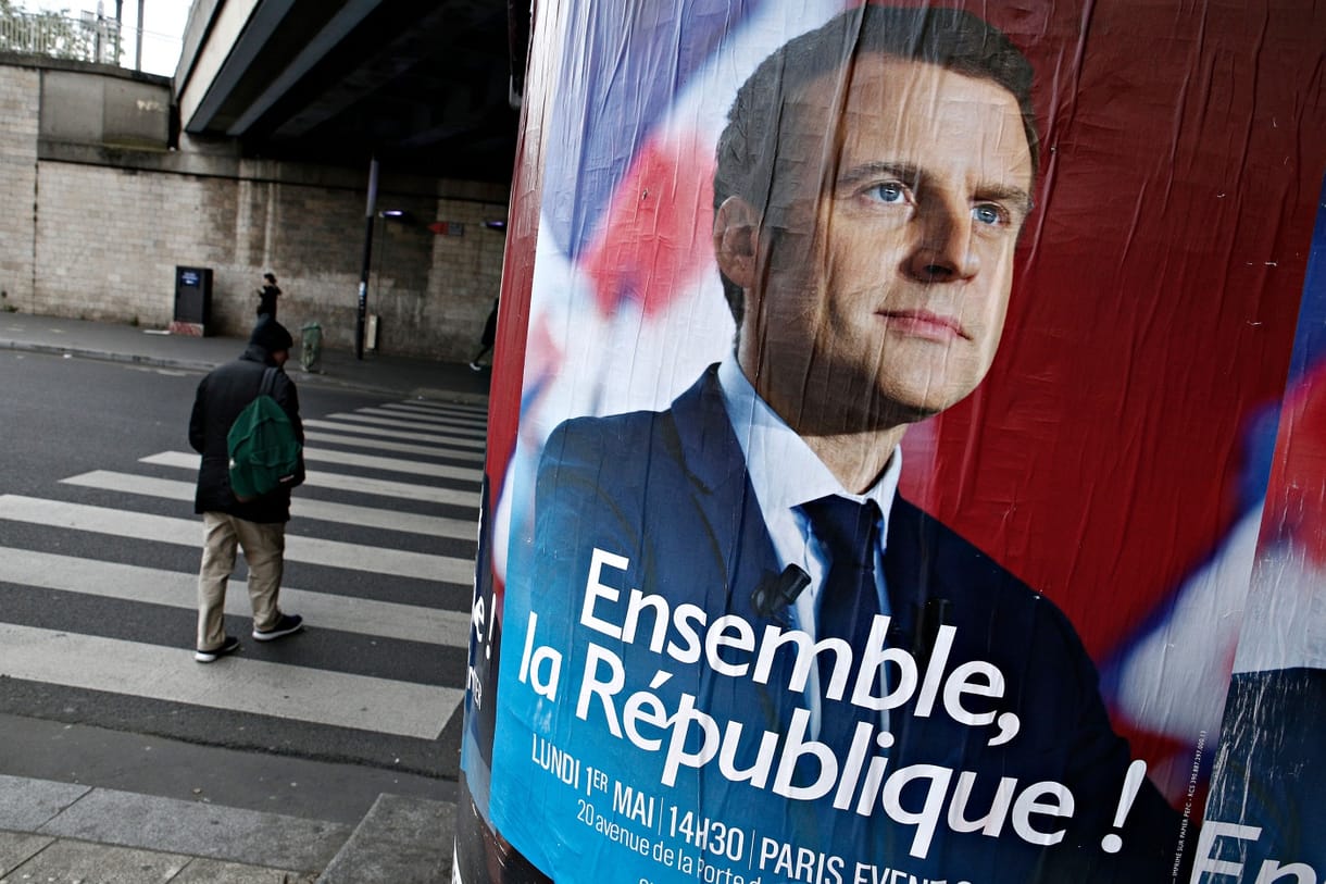 Franciaország ma elnököt választ, Macron az esélyes