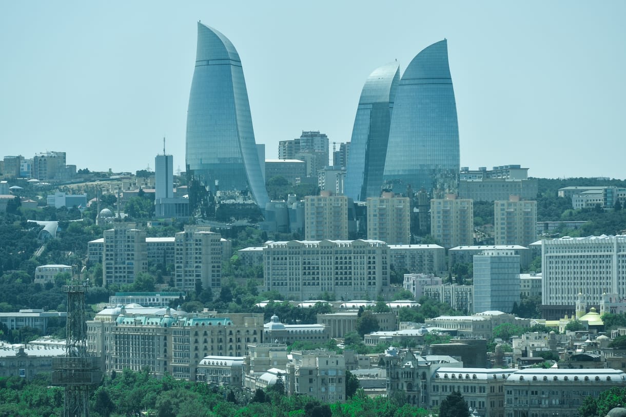 Az azeri elnöki hivatalban és két minisztériumban is megjelent a koronavírus
