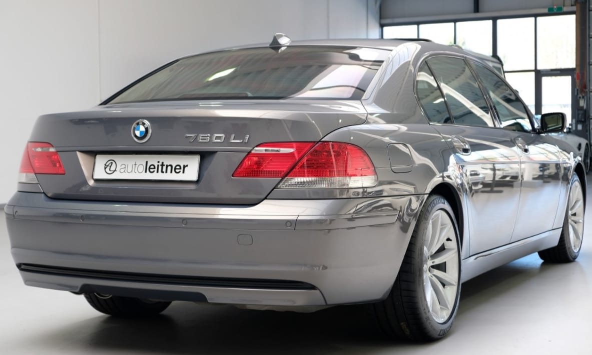 10 millió forintból egy új Suzuki Vitarát vagy egy V12-es régi 7-es BMW-t venne?